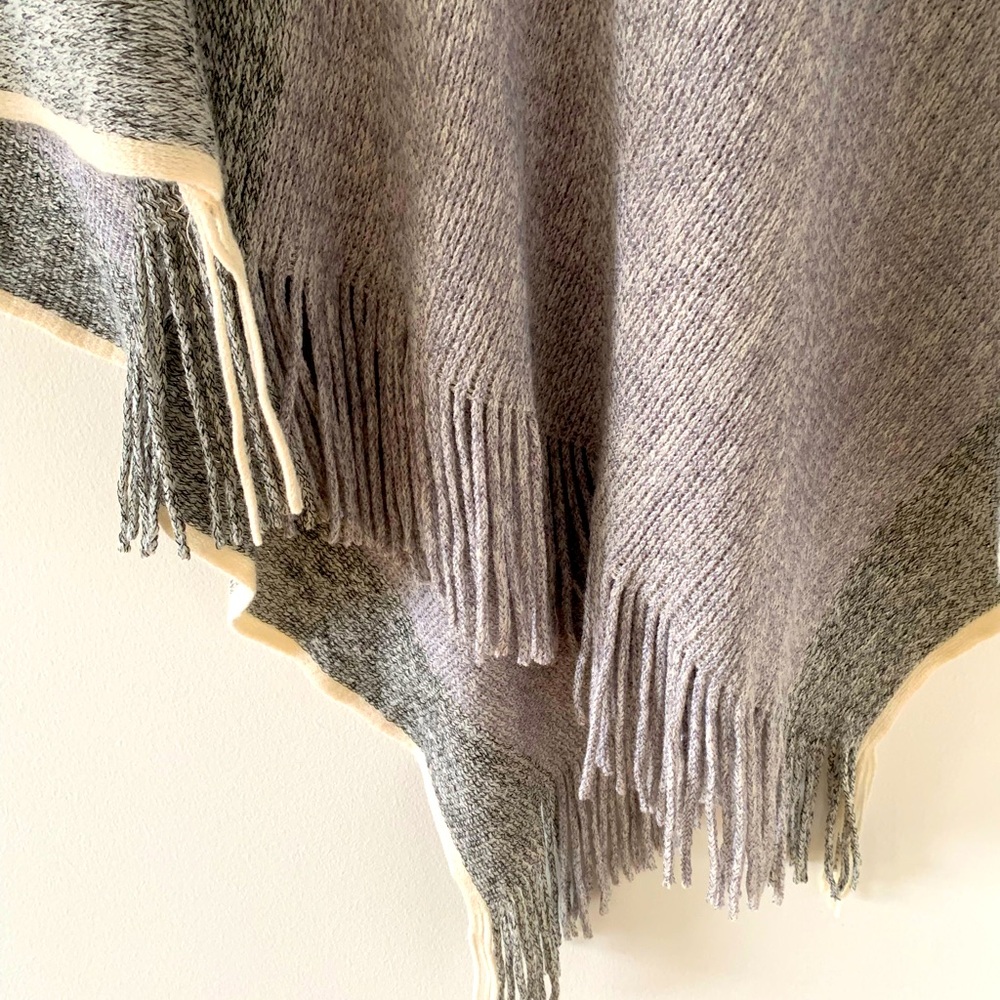 Model France Grey/Cream W Poncho w/ Fringes/Pearls/Silver Beads Size Fits All - Picture 3 of 5
